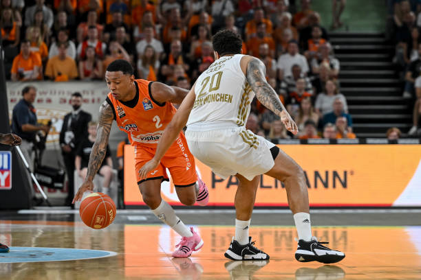 让防守者措 让防守者措