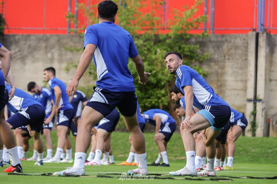 一群热爱冰 一群热爱冰