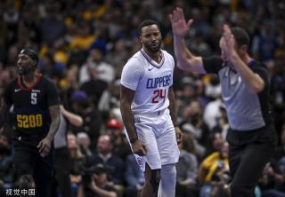 巴塞罗那由 巴塞罗那由