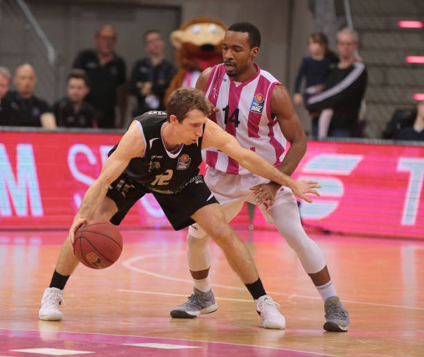 端为球队贡 端为球队贡